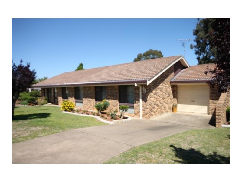 16 Kurrajong, Tamworth NSW 2340