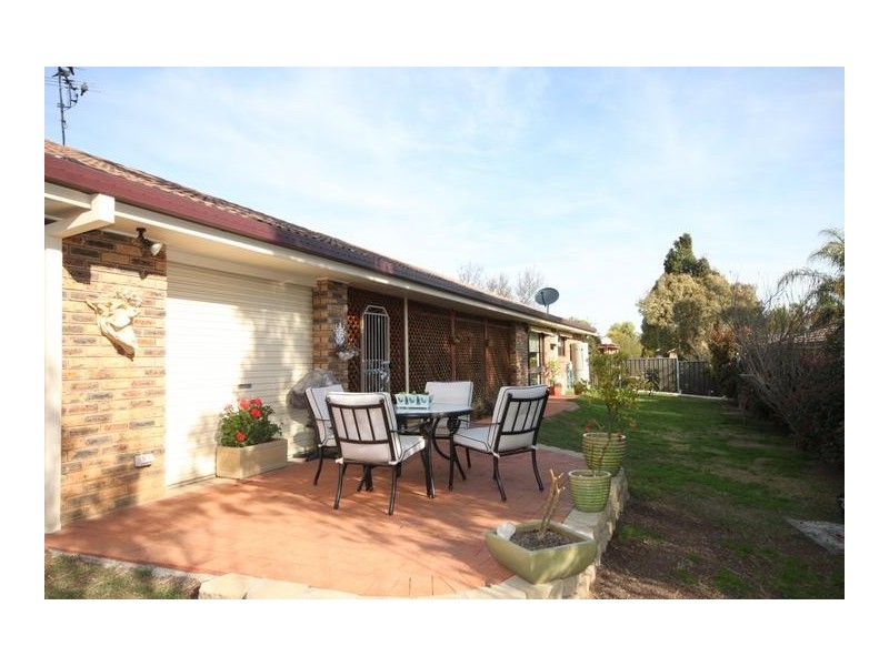 16 Kurrajong, Tamworth NSW 2340
