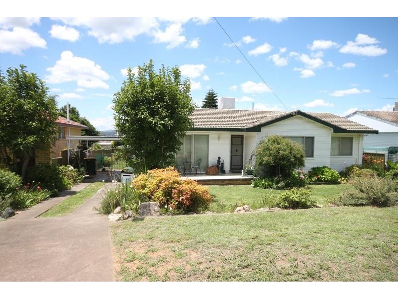 11 Coorong Street, Tamworth NSW 2340