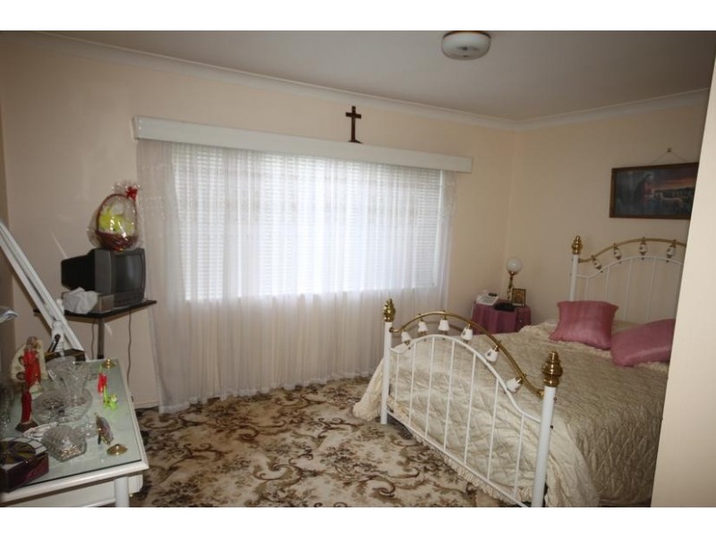 11 Coorong Street, Tamworth NSW 2340