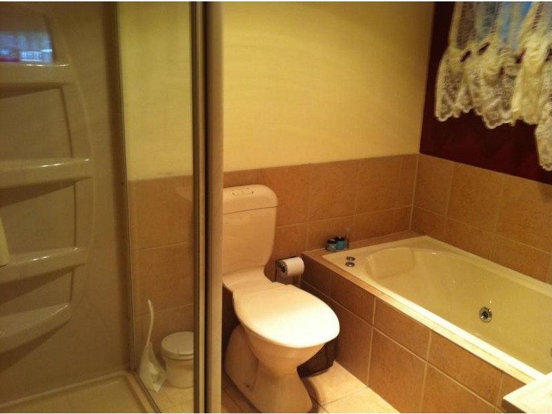 8 Dorothy Ave, Kootingal NSW 2352