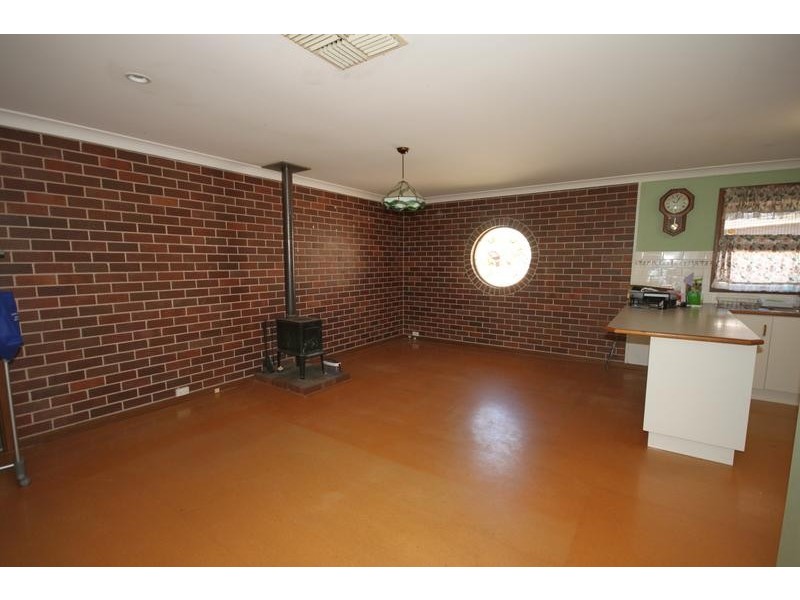 105 Denman Avenue, Kootingal NSW 2352