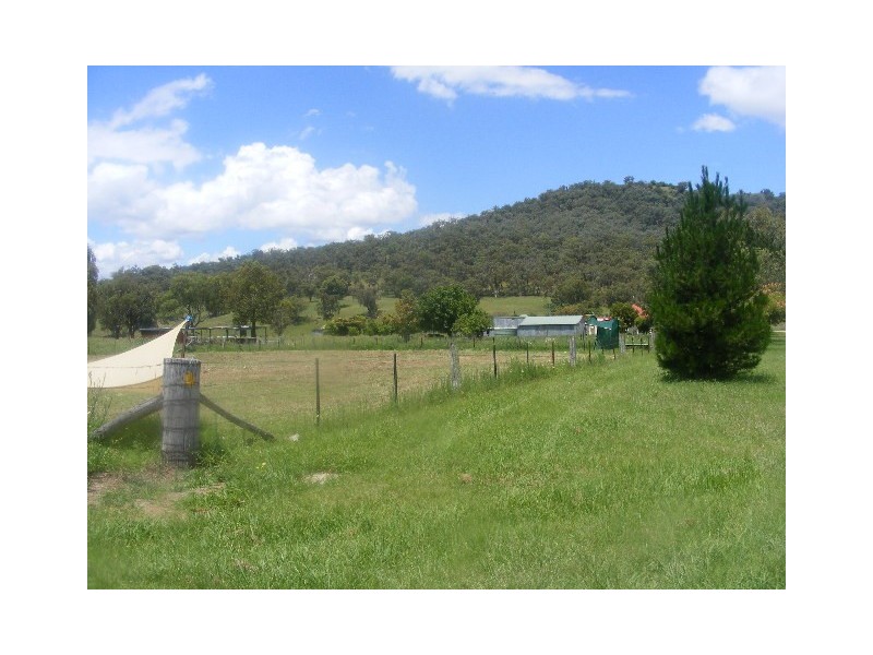 8 Nundle Road, Woolomin NSW 2340