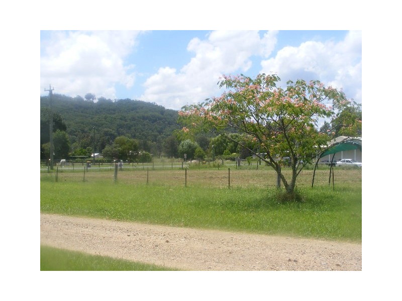 8 Nundle Road, Woolomin NSW 2340