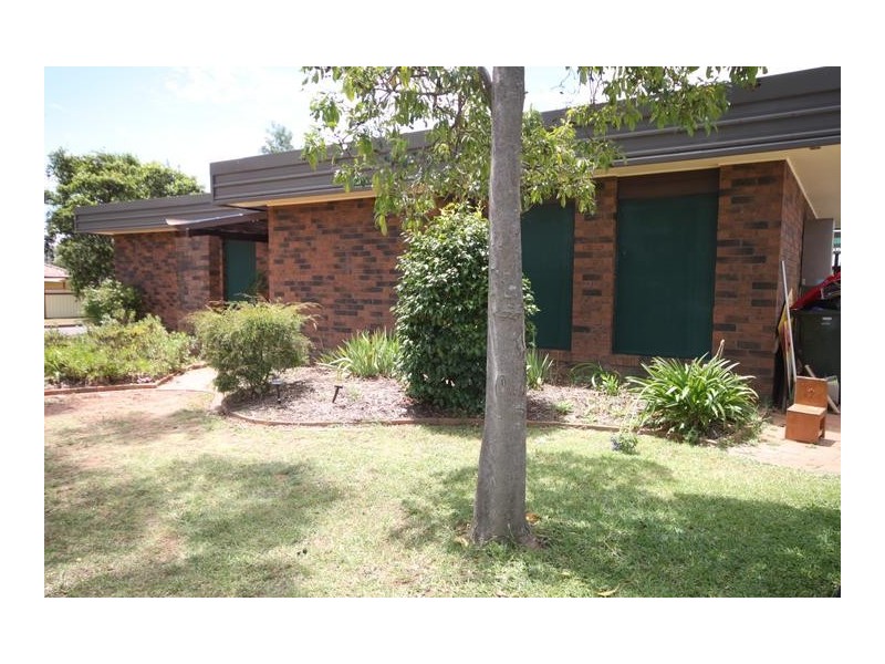 1 Waree Drive, Tamworth NSW 2340