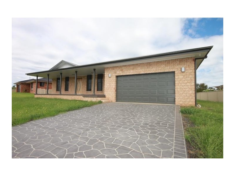 10 Eagle Avenue, Tamworth NSW 2340