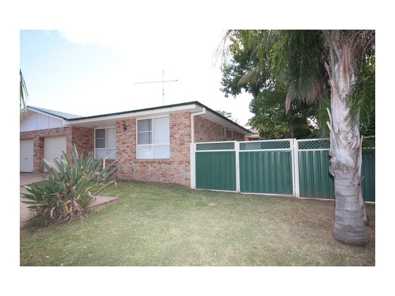4/12 Curlew Cresent, Tamworth NSW 2340