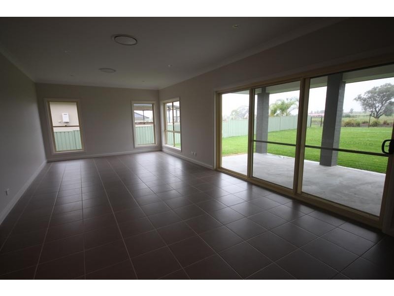 38 The Grange, Tamworth NSW 2340