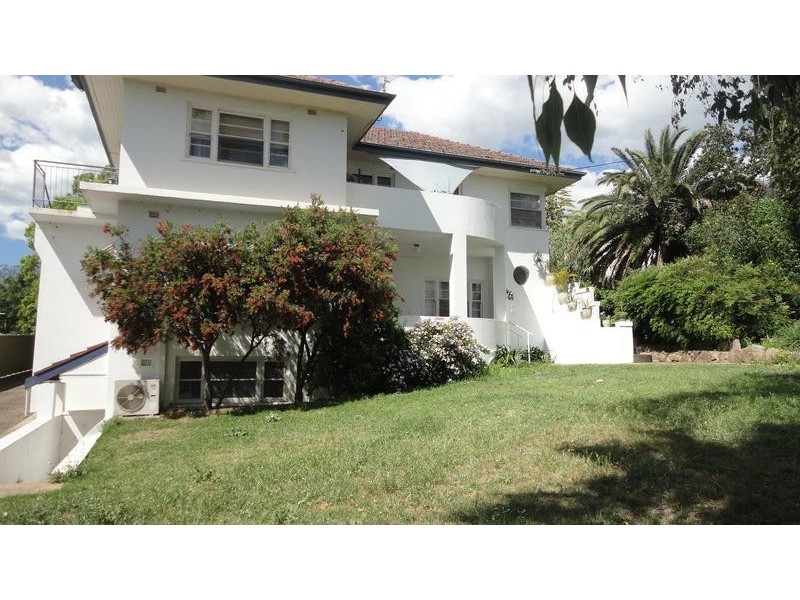 2/30 Upper Street, Tamworth NSW 2340