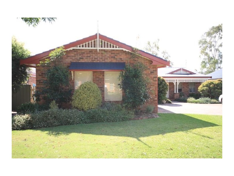 12 Cobb & Co Circuit, Tamworth NSW 2340