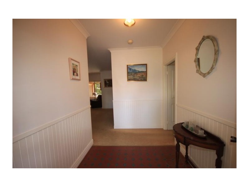12 Cobb & Co Circuit, Tamworth NSW 2340