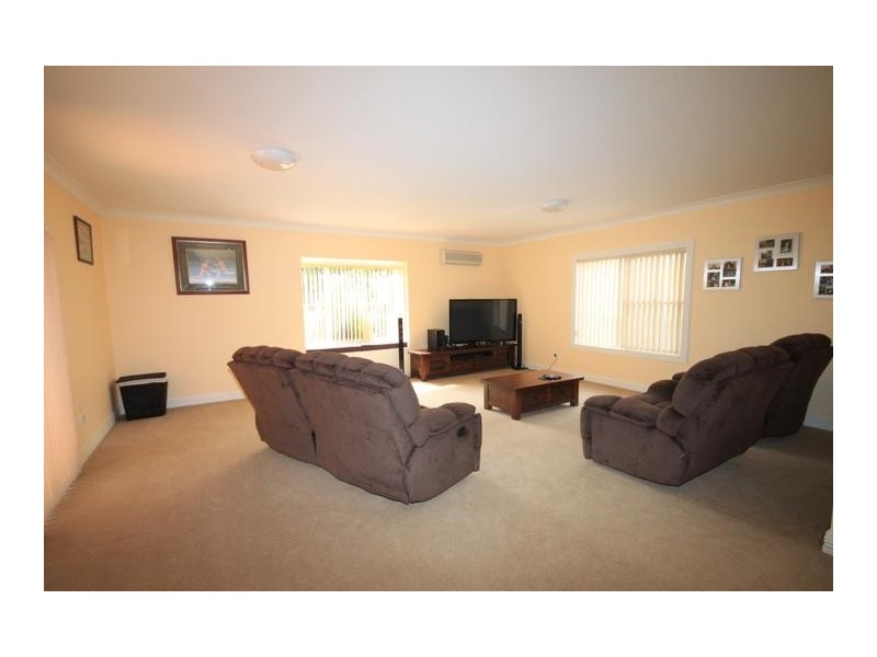 12 Cobb & Co Circuit, Tamworth NSW 2340