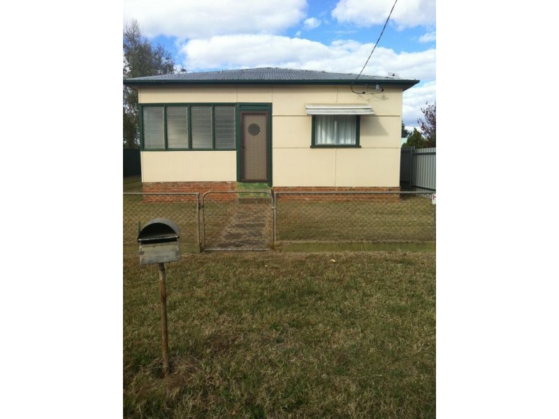 62 Showground Rd, Tamworth NSW 2340