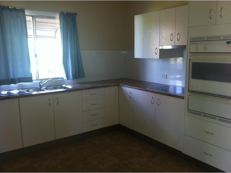 62 Showground Rd, Tamworth NSW 2340