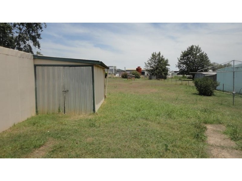 62 Showground Rd, Tamworth NSW 2340