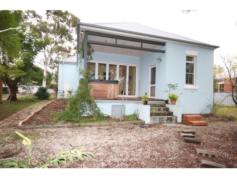 4 Martin Street, Tamworth NSW 2340