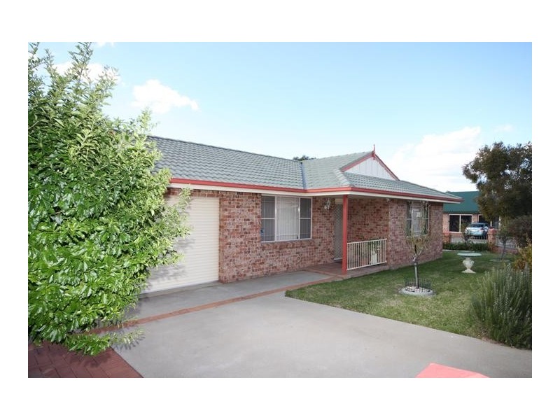 1 Gunn Place, Tamworth NSW 2340
