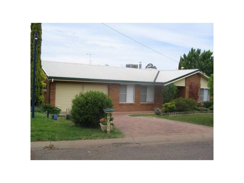 13 Baringa PLACE, Tamworth NSW 2340