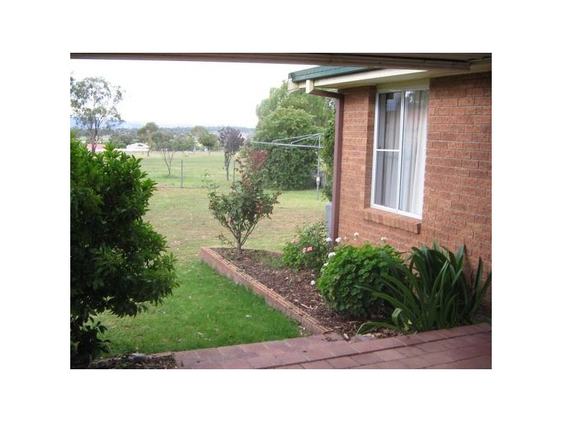 13 Baringa PLACE, Tamworth NSW 2340