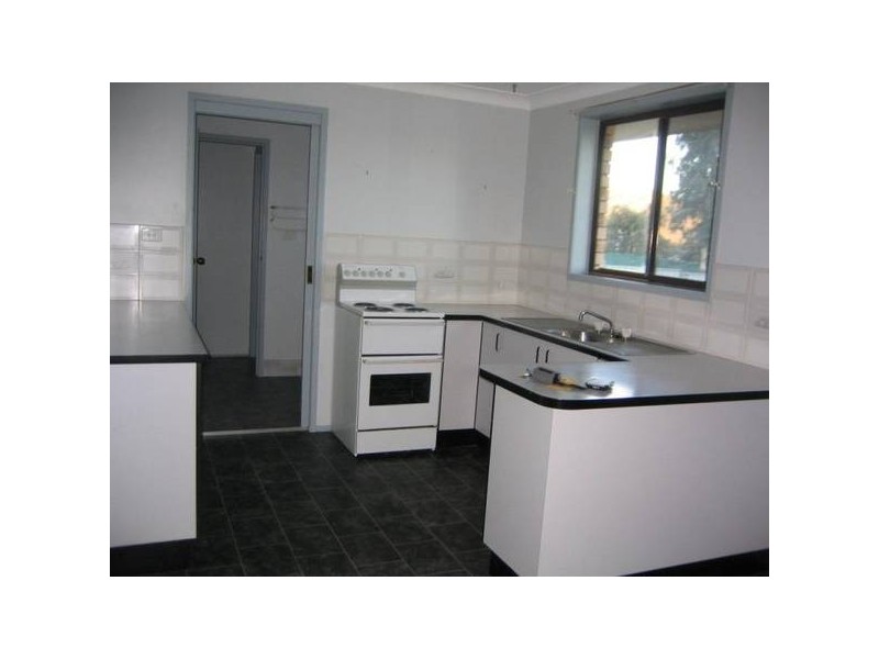 6 Willow Park Avenue, Kootingal NSW 2352