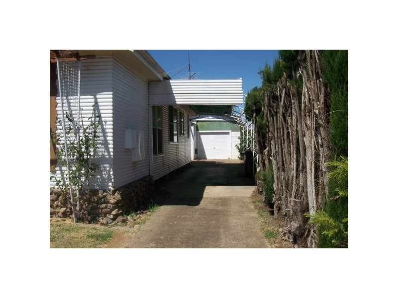 42 STEWART AVE, Tamworth NSW 2340