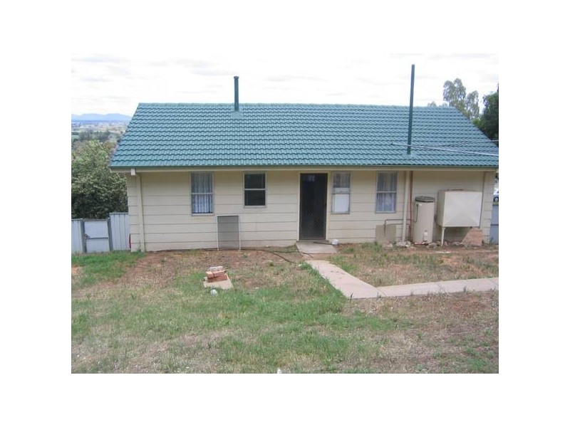 32 MOUNTVIEW CRESCENT, Tamworth NSW 2340