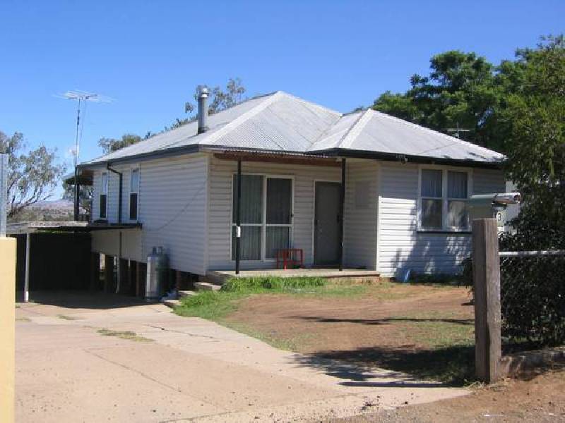 13 Peel Street, Tamworth NSW 2340