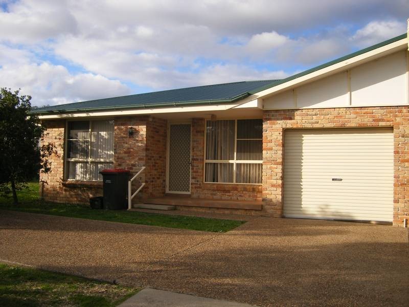 1/12 Curlew Crescent, Tamworth NSW 2340