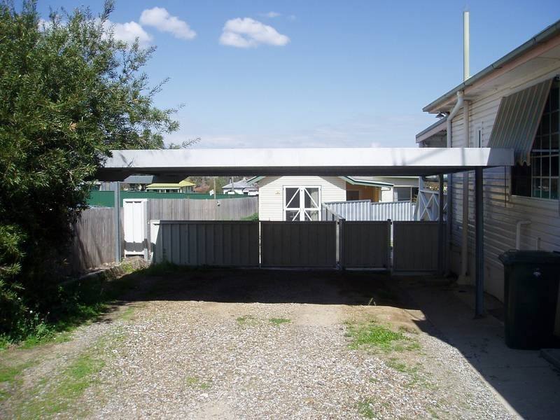 8A Pine, Kootingal NSW 2352