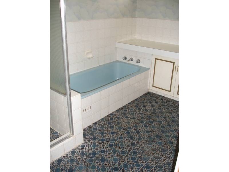 9 Yarmouth Parade, Tamworth NSW 2340