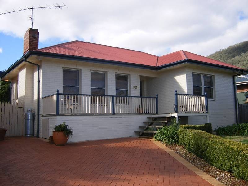 120 Upper Street, East Tamworth NSW 2340
