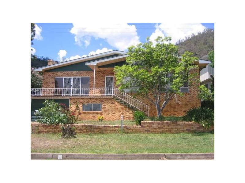 3 Bellvue Cres, East Tamworth NSW 2340