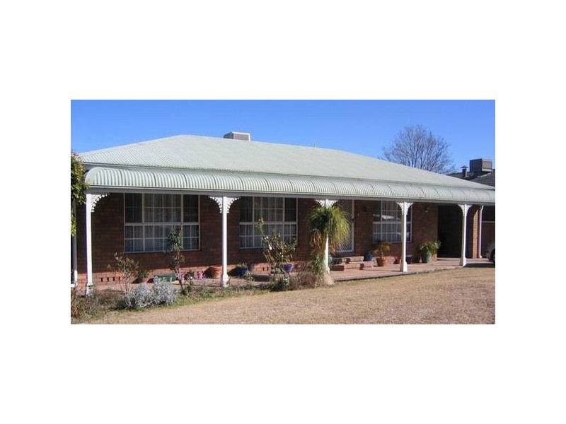 13 Glen Garvin Dr, Tamworth NSW 2340