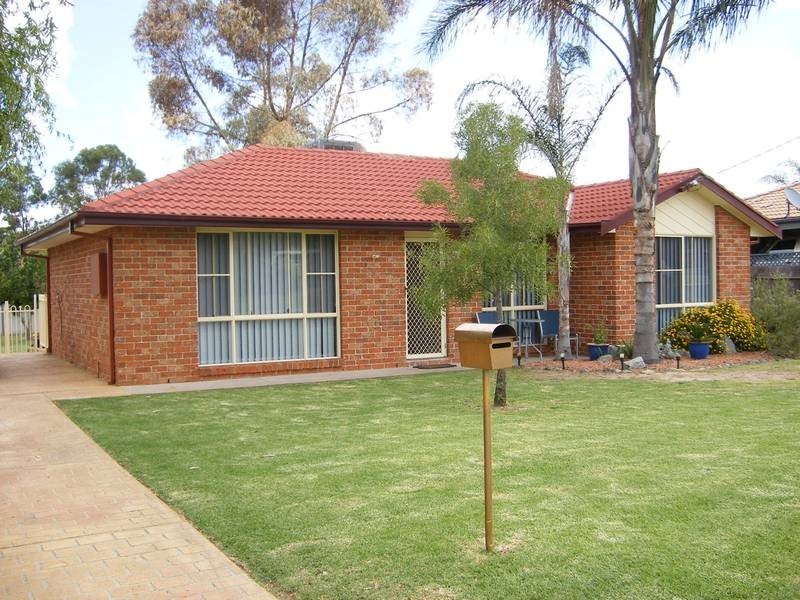 9 Grant Street, Kootingal NSW 2352