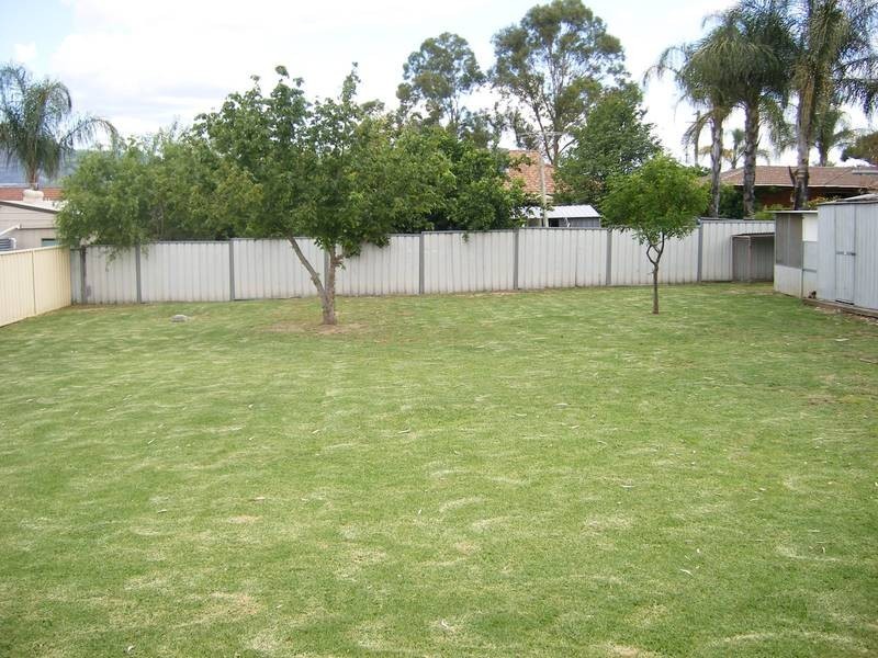 9 Grant Street, Kootingal NSW 2352