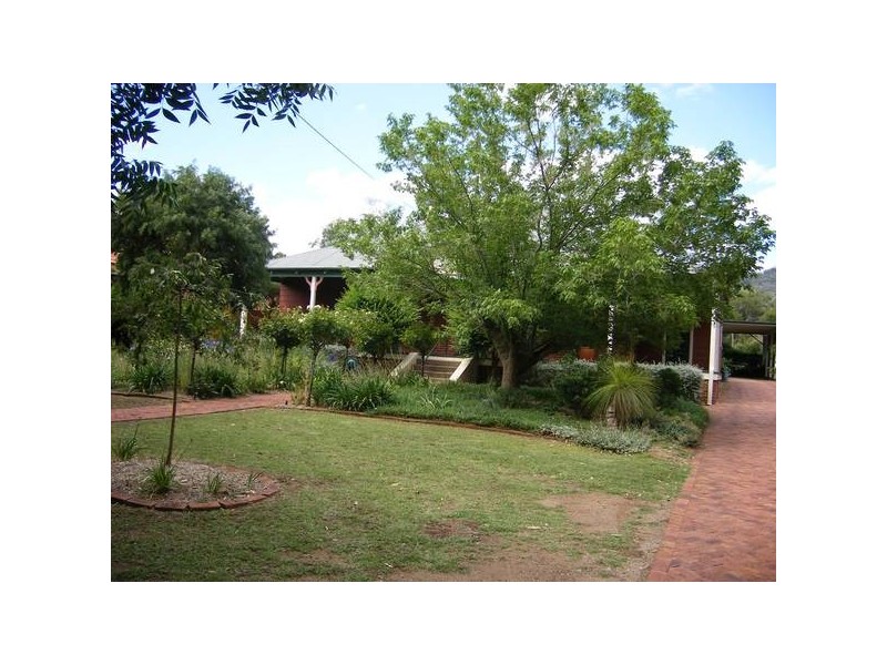 64 NAPIER STREET, East Tamworth NSW 2340