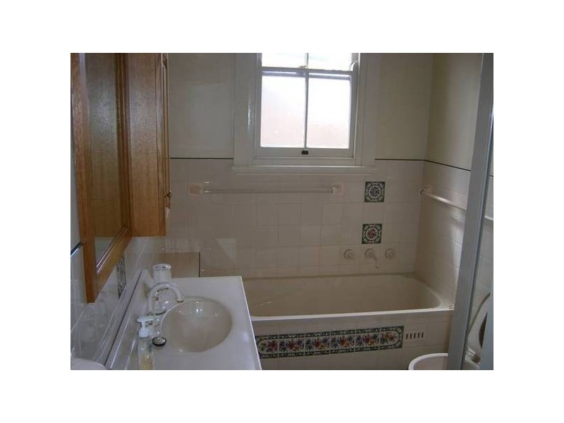 64 NAPIER STREET, East Tamworth NSW 2340