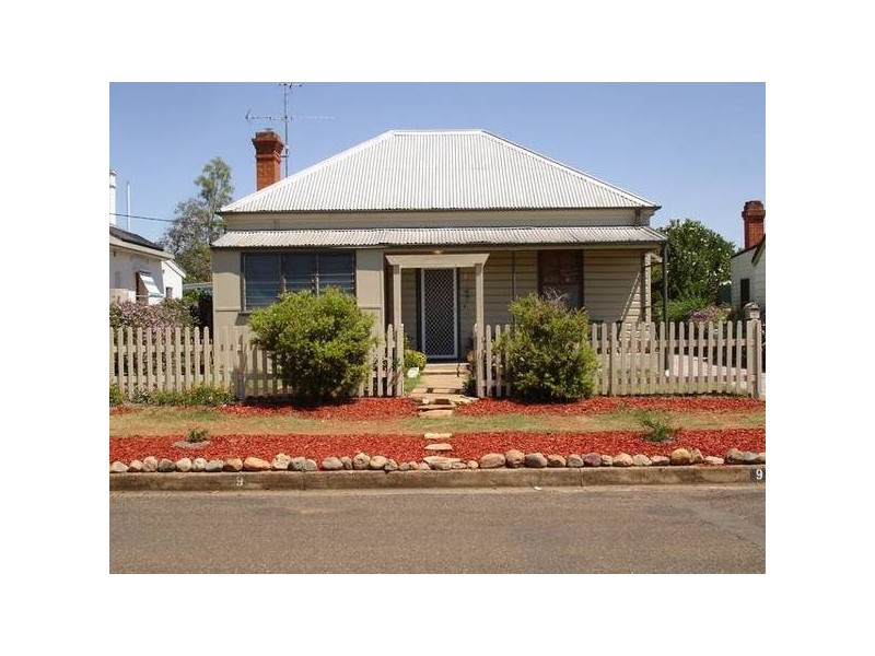 9 Denne Street, Tamworth NSW 2340