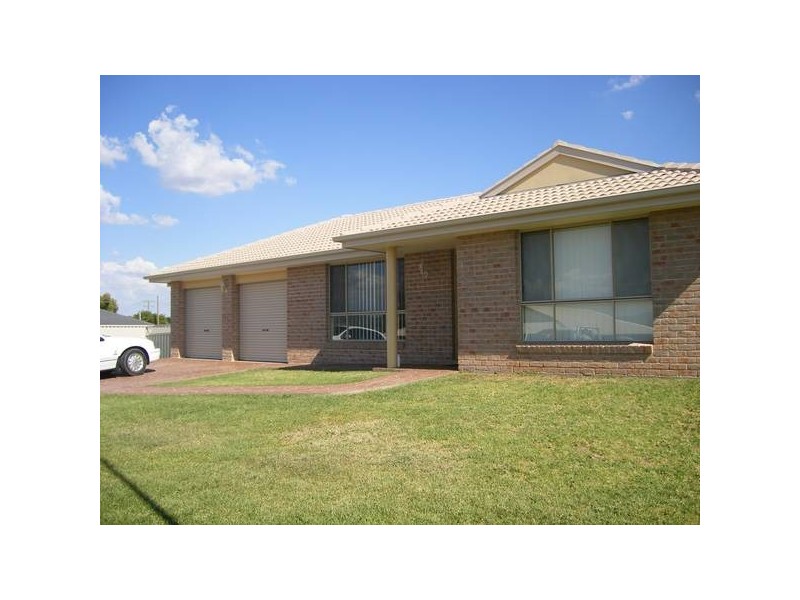 5 Warburton Dr, Westdale, Tamworth NSW 2340