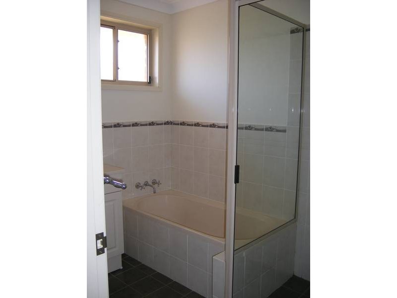 5 Warburton Dr, Westdale, Tamworth NSW 2340