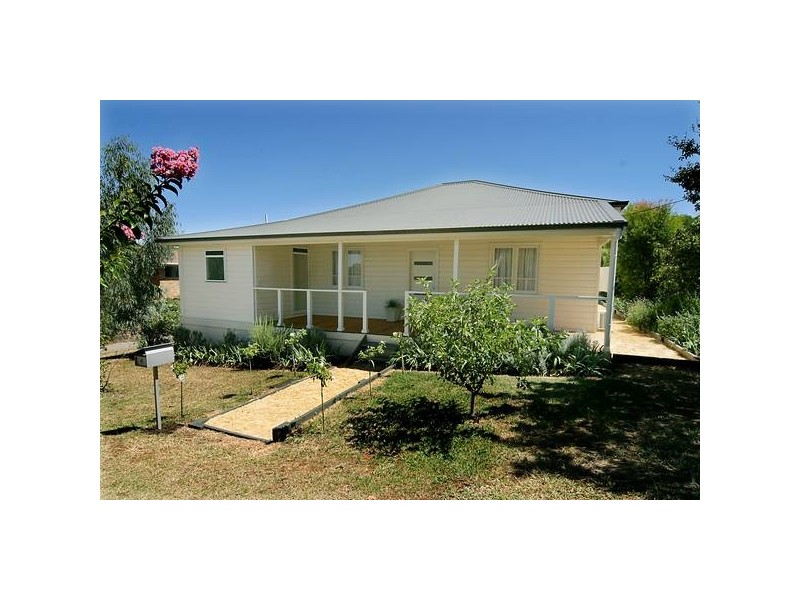 6 Chelmsford Street, Tamworth NSW 2340