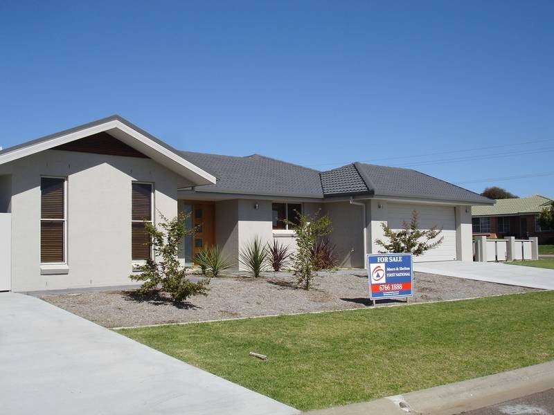 43 Dibar Drive (cnr Wahroonga), Tamworth NSW 2340