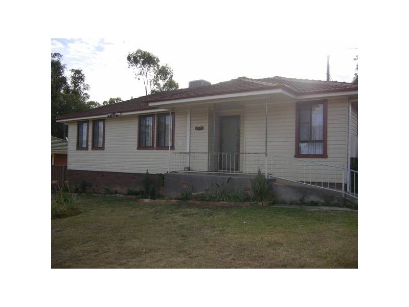 9 Kirkham Cres, Tamworth NSW 2340