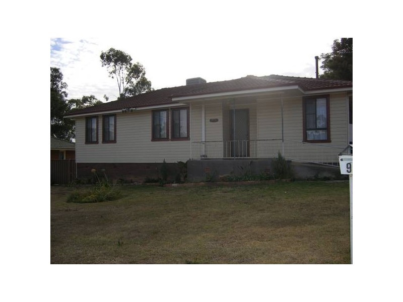 9 Kirkham Cres, Tamworth NSW 2340