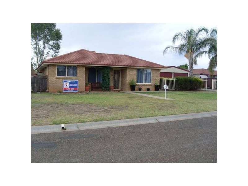 33 WOROOMA PLACE, Manilla NSW 2346