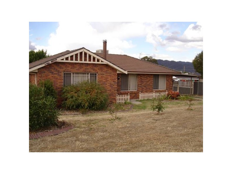 1 Grant Street, Kootingal NSW 2352