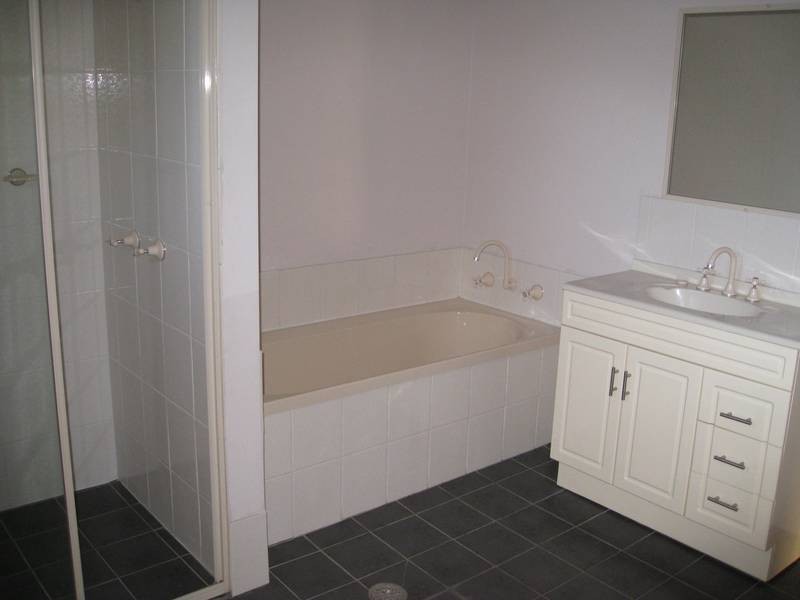 2/2 Grant Street, Kootingal NSW 2352