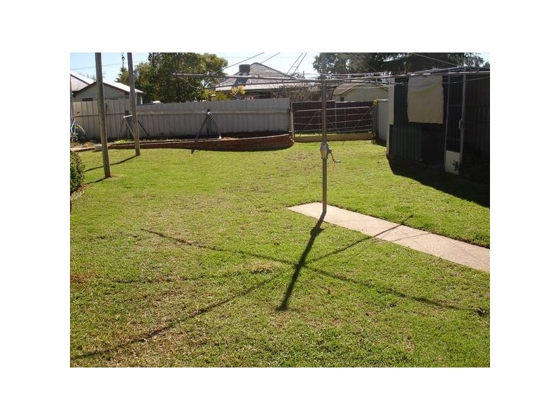 20 Woodstock St, Tamworth NSW 2340