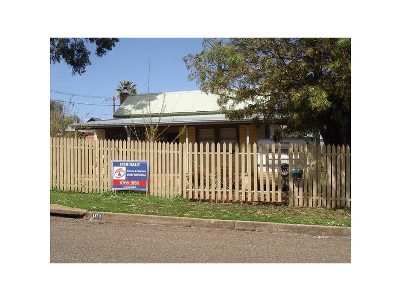 105 PIPER STREET, Tamworth NSW 2340