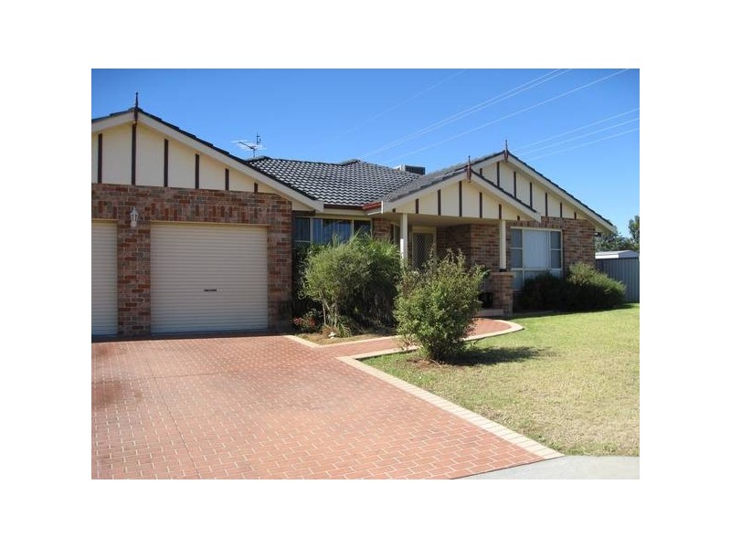 155 Garden St, South, Tamworth NSW 2340